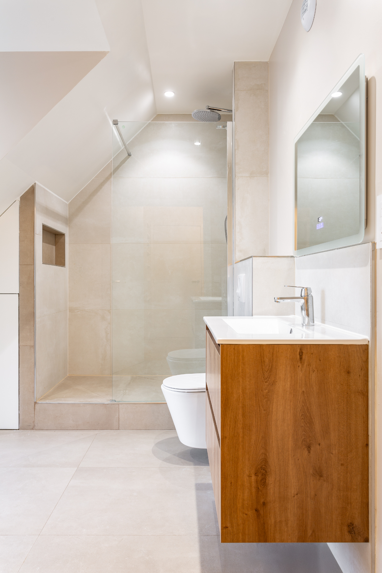 Rénovation salle de bain Paris 9ème — Douche à l'italienne et carrelage effet pierre