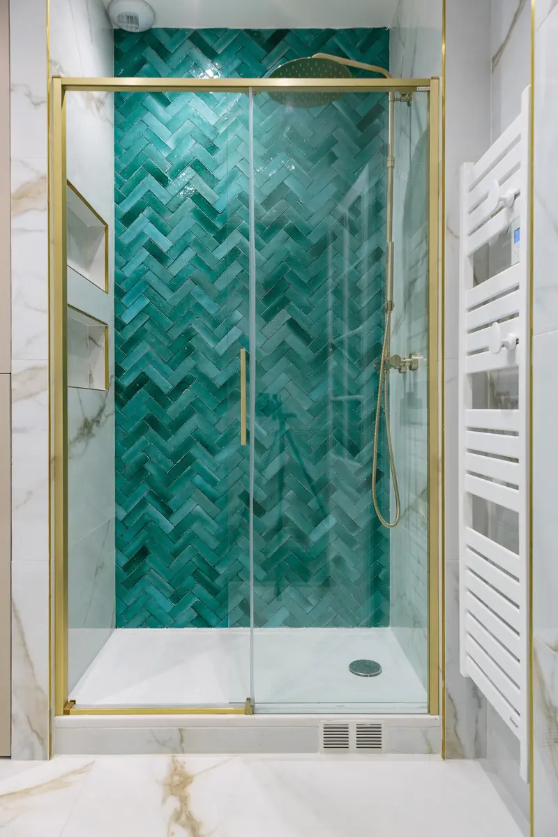 Douche à l'italienne carrelée par nos artisans